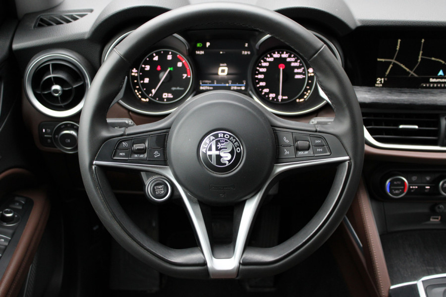 Alfa Romeo Stelvio 2.0 T AWD Super | Navigatie | Afneembare Trekhaak | 20" Lichtmetalen Velgen | Achteruitrijcamera