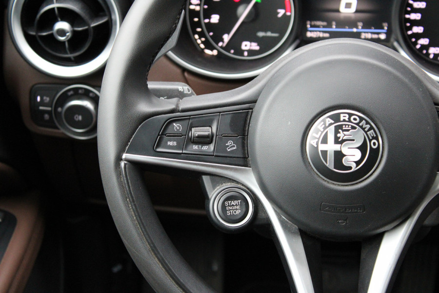 Alfa Romeo Stelvio 2.0 T AWD Super | Navigatie | Afneembare Trekhaak | 20" Lichtmetalen Velgen | Achteruitrijcamera