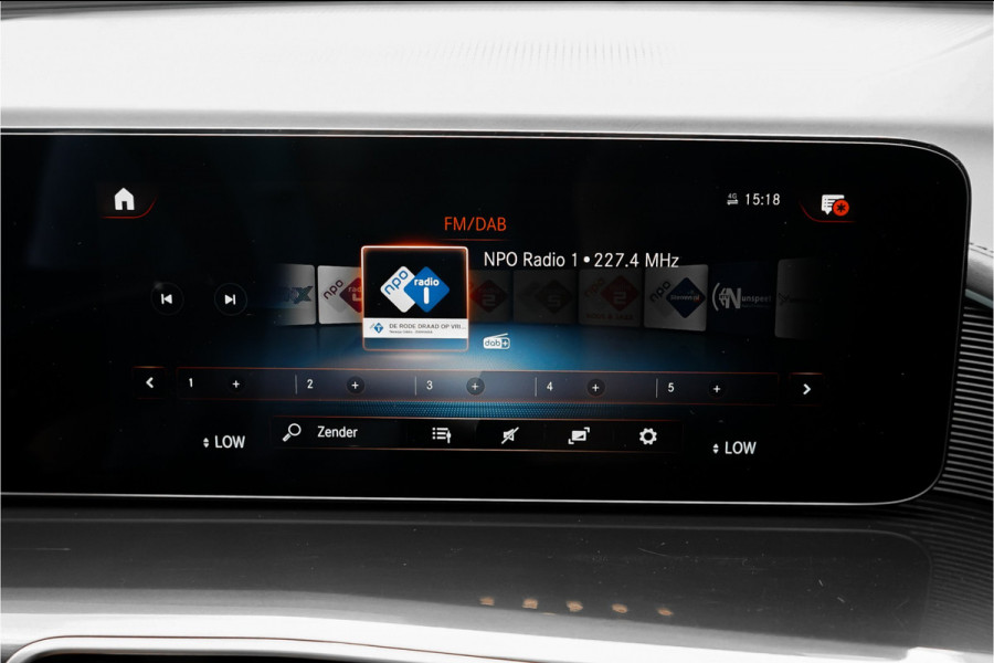 Mercedes-Benz EQC 400 4MATIC AMG Line 80 kWh Distronic Schuifdak Trekhaak