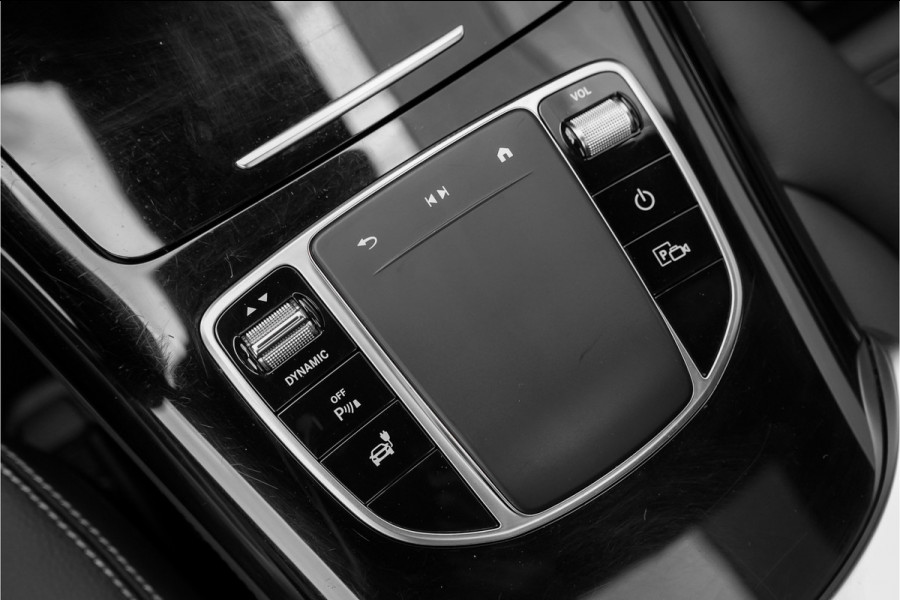Mercedes-Benz EQC 400 4MATIC AMG Line 80 kWh Distronic Schuifdak Trekhaak
