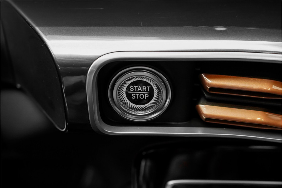 Mercedes-Benz EQC 400 4MATIC AMG Line 80 kWh Distronic Schuifdak Trekhaak