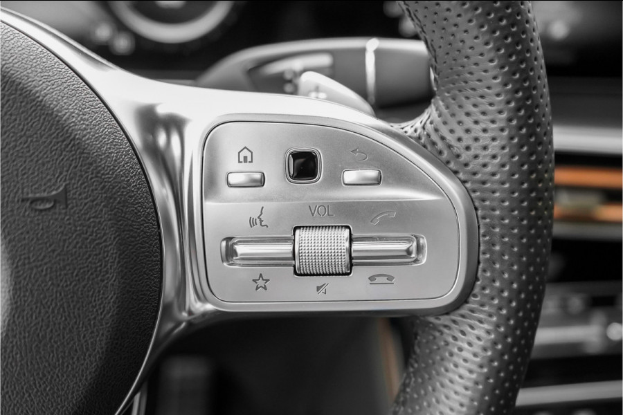 Mercedes-Benz EQC 400 4MATIC AMG Line 80 kWh Distronic Schuifdak Trekhaak