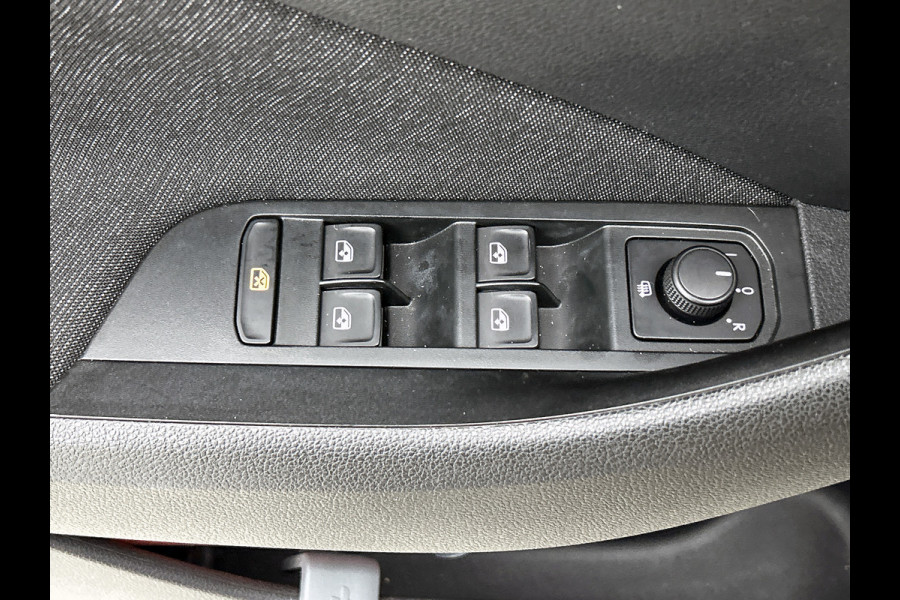 Škoda Kamiq 1.5 TSI 150Pk Automaat ACT Business Edition / Trekhaak / Pdc.+Camera / Airco-ecc./ Navigatie / Apk 05-2028