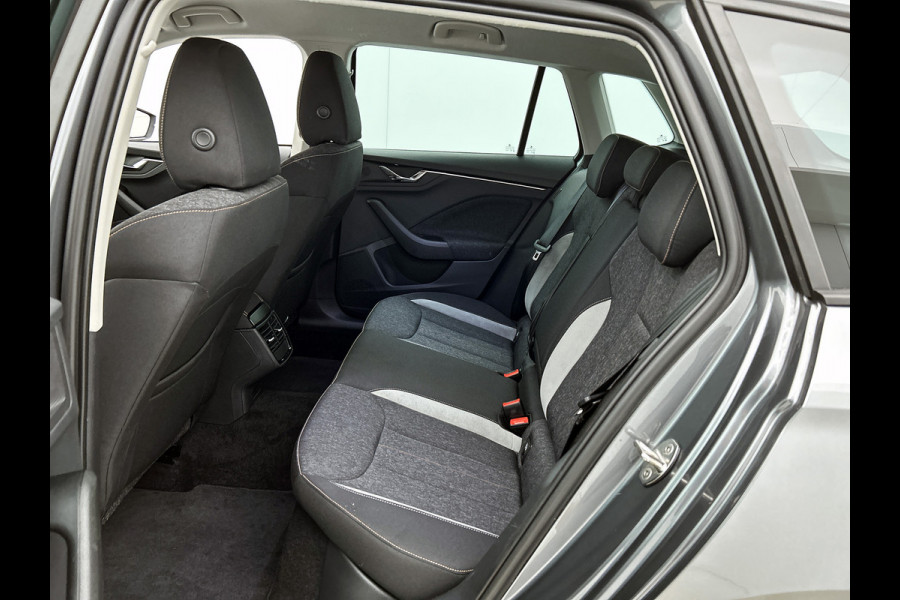 Škoda Kamiq 1.5 TSI 150Pk Automaat ACT Business Edition / Trekhaak / Pdc.+Camera / Airco-ecc./ Navigatie / Apk 05-2028