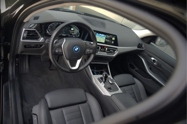 BMW 3 Serie Touring 320e Business Edition Plus | Stoelverwarming | Cruise Control | Apple Carplay | Navigatie | Laser Light | HIFI | Parkeersensoren | Grootlichtassistent | DAB | SOH 88%