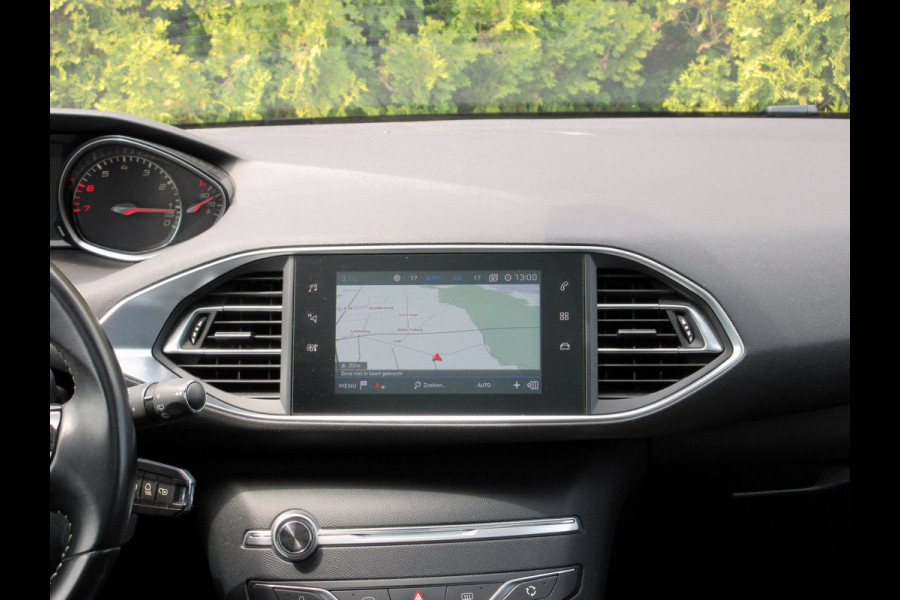 Peugeot 308 SW 1.2 PureTech Executive * Navi * Pano.dak *