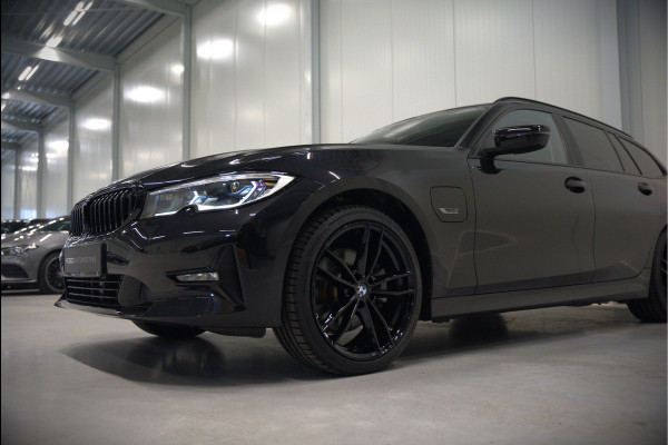 BMW 3 Serie Touring 320e Business Edition Plus | Stoelverwarming | Cruise Control | Apple Carplay | Navigatie | Laser Light | HIFI | Parkeersensoren | Grootlichtassistent | DAB | SOH 88%