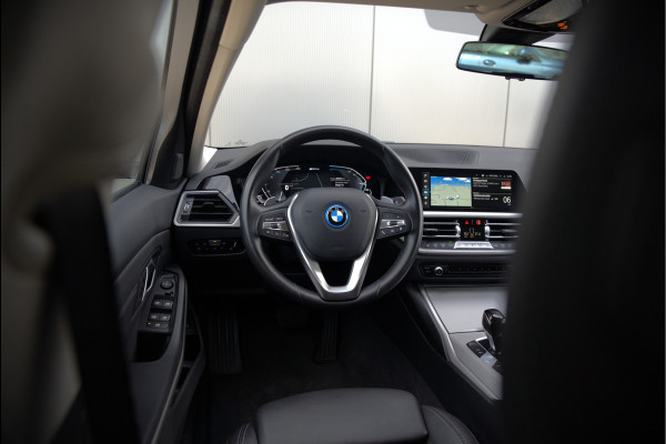 BMW 3 Serie Touring 320e Business Edition Plus | Stoelverwarming | Cruise Control | Apple Carplay | Navigatie | Laser Light | HIFI | Parkeersensoren | Grootlichtassistent | DAB | SOH 88%