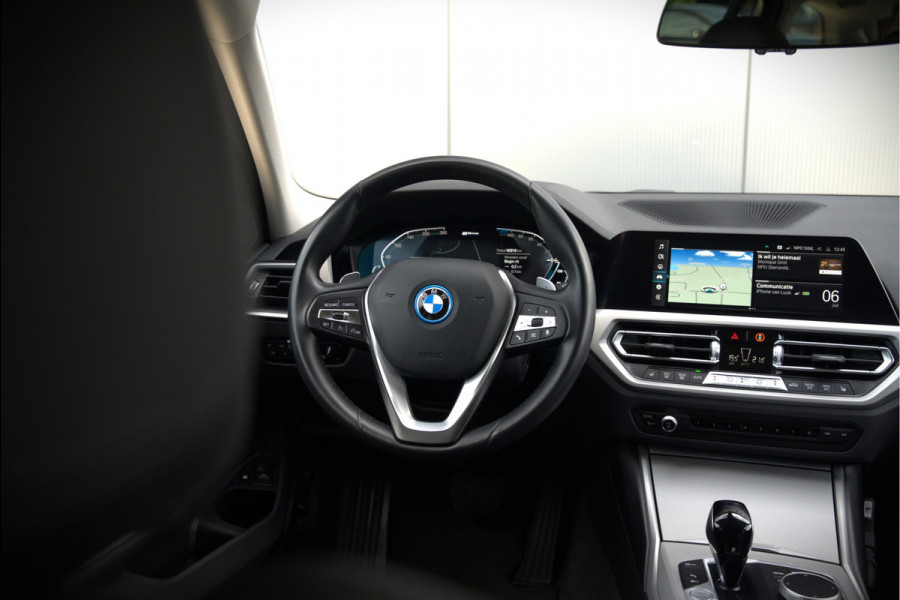 BMW 3 Serie Touring 320e Business Edition Plus | Stoelverwarming | Cruise Control | Apple Carplay | Navigatie | Laser Light | HIFI | Parkeersensoren | Grootlichtassistent | DAB | SOH 88%