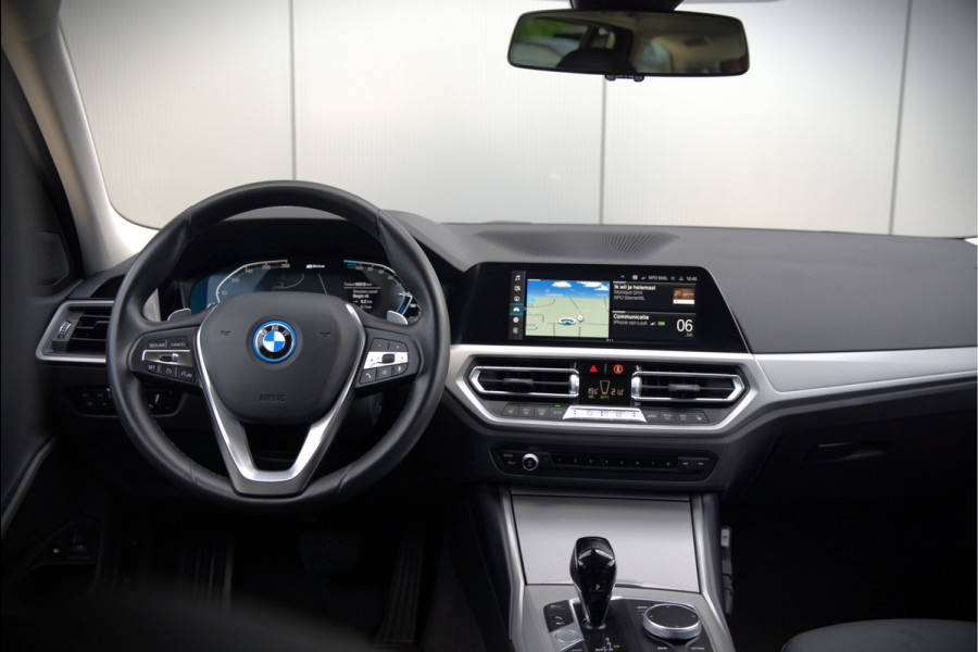 BMW 3 Serie Touring 320e Business Edition Plus | Stoelverwarming | Cruise Control | Apple Carplay | Navigatie | Laser Light | HIFI | Parkeersensoren | Grootlichtassistent | DAB | SOH 88%