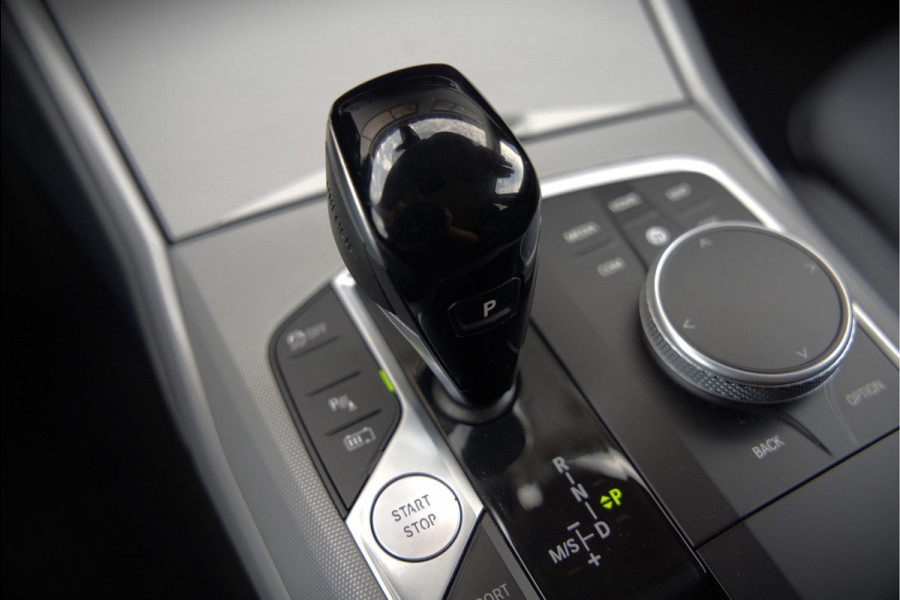 BMW 3 Serie Touring 320e Business Edition Plus | Stoelverwarming | Cruise Control | Apple Carplay | Navigatie | Laser Light | HIFI | Parkeersensoren | Grootlichtassistent | DAB | SOH 88%