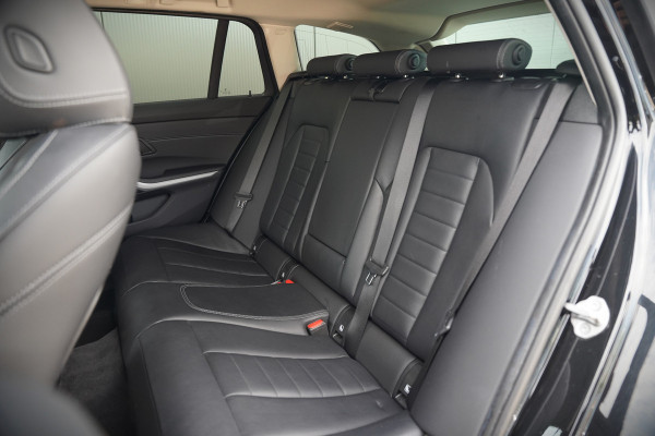BMW 3 Serie Touring 320e Business Edition Plus | Stoelverwarming | Cruise Control | Apple Carplay | Navigatie | Laser Light | HIFI | Parkeersensoren | Grootlichtassistent | DAB | SOH 88%