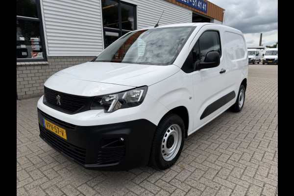 Peugeot Partner 1.2 PureTech Premium / benzine grijs kenteken / euro 6 / vaste prijs rijklaar € 11.750 ex btw / lease vanaf € 198 / airco / cruise / navi / raam in de schuifdeur / Apple Carplay Android auto