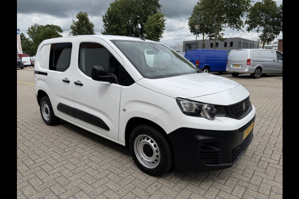Peugeot Partner 1.2 PureTech Premium / benzine grijs kenteken / euro 6 / vaste prijs rijklaar € 11.750 ex btw / lease vanaf € 198 / airco / cruise / navi / raam in de schuifdeur / Apple Carplay Android auto