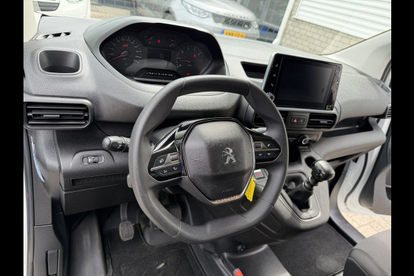 Peugeot Partner 1.2 PureTech Premium / benzine grijs kenteken / euro 6 / vaste prijs rijklaar € 11.750 ex btw / lease vanaf € 198 / airco / cruise / navi / raam in de schuifdeur / Apple Carplay Android auto