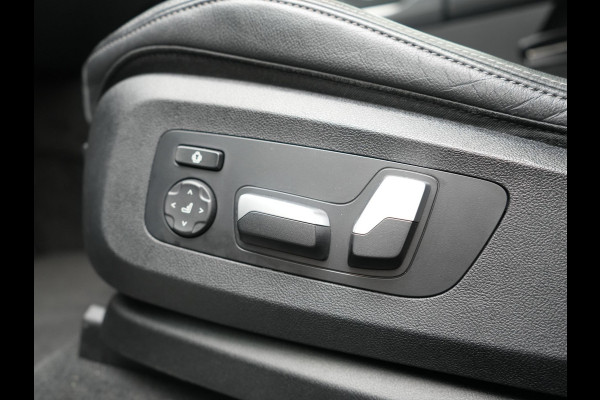 BMW X5 xDrive45e X Line PHEV 395pk Dealer O.H. | Trekhaak Af Fabriek | Panodak | Luchtvering | Head Up | Camera | Lederen Sportstoelen Memory & Verwarmd | Adaptief Onderstel | Sfeerverlichting | Keyless | Blis | Hifi | Plug In Hybrid |