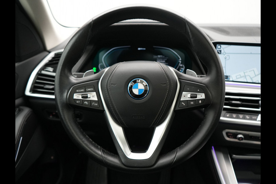 BMW X5 xDrive45e X Line PHEV 395pk Dealer O.H. | Trekhaak Af Fabriek | Panodak | Luchtvering | Head Up | Camera | Lederen Sportstoelen Memory & Verwarmd | Adaptief Onderstel | Sfeerverlichting | Keyless | Blis | Hifi | Plug In Hybrid |