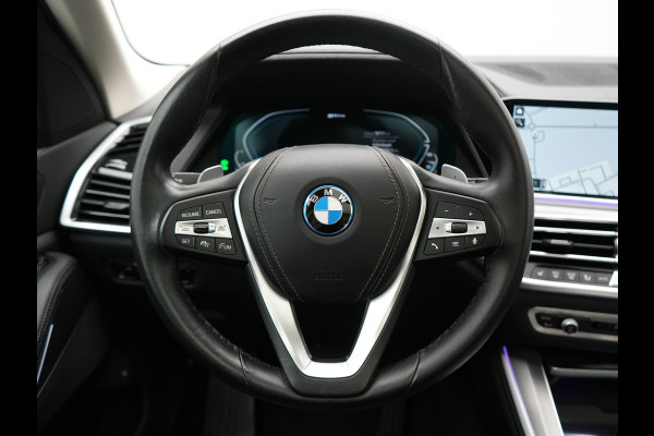 BMW X5 xDrive45e X Line PHEV 395pk Dealer O.H. | Trekhaak Af Fabriek | Panodak | Luchtvering | Head Up | Camera | Lederen Sportstoelen Memory & Verwarmd | Adaptief Onderstel | Sfeerverlichting | Keyless | Blis | Hifi | Plug In Hybrid |