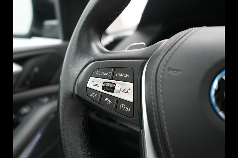 BMW X5 xDrive45e X Line PHEV 395pk Dealer O.H. | Trekhaak Af Fabriek | Panodak | Luchtvering | Head Up | Camera | Lederen Sportstoelen Memory & Verwarmd | Adaptief Onderstel | Sfeerverlichting | Keyless | Blis | Hifi | Plug In Hybrid |