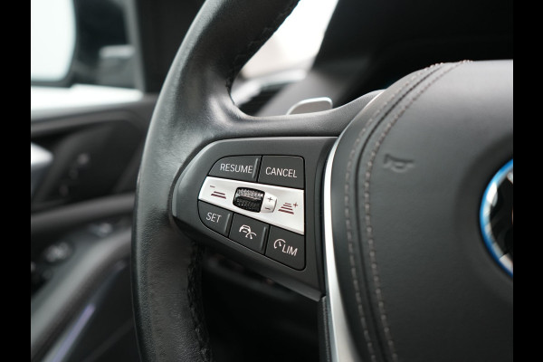 BMW X5 xDrive45e X Line PHEV 395pk Dealer O.H. | Trekhaak Af Fabriek | Panodak | Luchtvering | Head Up | Camera | Lederen Sportstoelen Memory & Verwarmd | Adaptief Onderstel | Sfeerverlichting | Keyless | Blis | Hifi | Plug In Hybrid |