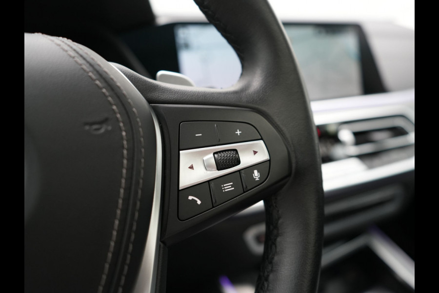 BMW X5 xDrive45e X Line PHEV 395pk Dealer O.H. | Trekhaak Af Fabriek | Panodak | Luchtvering | Head Up | Camera | Lederen Sportstoelen Memory & Verwarmd | Adaptief Onderstel | Sfeerverlichting | Keyless | Blis | Hifi | Plug In Hybrid |