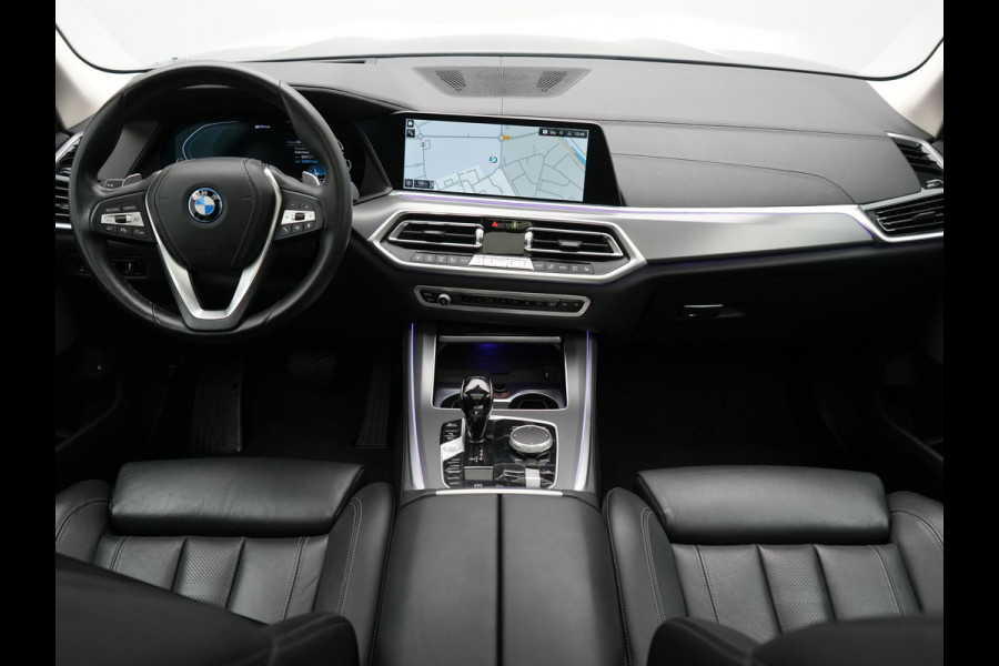 BMW X5 xDrive45e X Line PHEV 395pk Dealer O.H. | Trekhaak Af Fabriek | Panodak | Luchtvering | Head Up | Camera | Lederen Sportstoelen Memory & Verwarmd | Adaptief Onderstel | Sfeerverlichting | Keyless | Blis | Hifi | Plug In Hybrid |