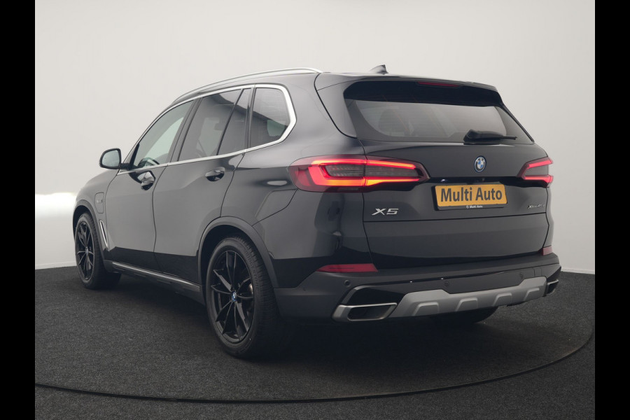 BMW X5 xDrive45e X Line PHEV 395pk Dealer O.H. | Trekhaak Af Fabriek | Panodak | Luchtvering | Head Up | Camera | Lederen Sportstoelen Memory & Verwarmd | Adaptief Onderstel | Sfeerverlichting | Keyless | Blis | Hifi | Plug In Hybrid |