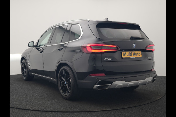 BMW X5 xDrive45e X Line PHEV 395pk Dealer O.H. | Trekhaak Af Fabriek | Panodak | Luchtvering | Head Up | Camera | Lederen Sportstoelen Memory & Verwarmd | Adaptief Onderstel | Sfeerverlichting | Keyless | Blis | Hifi | Plug In Hybrid |