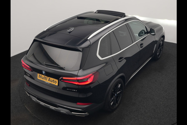 BMW X5 xDrive45e X Line PHEV 395pk Dealer O.H. | Trekhaak Af Fabriek | Panodak | Luchtvering | Head Up | Camera | Lederen Sportstoelen Memory & Verwarmd | Adaptief Onderstel | Sfeerverlichting | Keyless | Blis | Hifi | Plug In Hybrid |