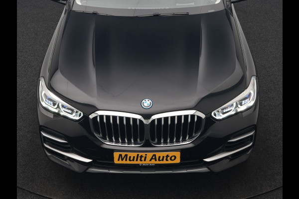 BMW X5 xDrive45e X Line PHEV 395pk Dealer O.H. | Trekhaak Af Fabriek | Panodak | Luchtvering | Head Up | Camera | Lederen Sportstoelen Memory & Verwarmd | Adaptief Onderstel | Sfeerverlichting | Keyless | Blis | Hifi | Plug In Hybrid |