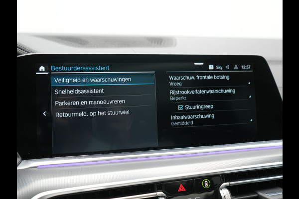 BMW X5 xDrive45e X Line PHEV 395pk Dealer O.H. | Trekhaak Af Fabriek | Panodak | Luchtvering | Head Up | Camera | Lederen Sportstoelen Memory & Verwarmd | Adaptief Onderstel | Sfeerverlichting | Keyless | Blis | Hifi | Plug In Hybrid |