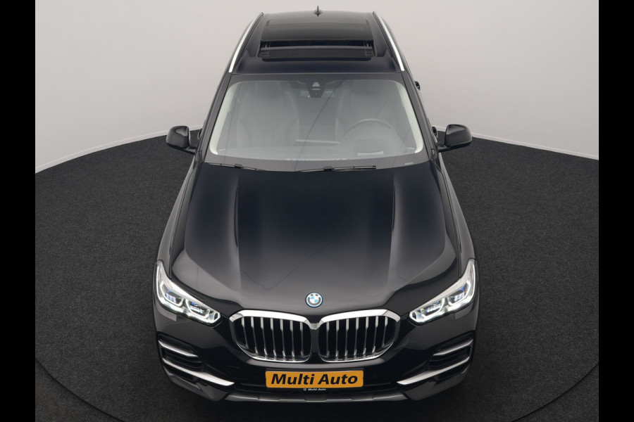BMW X5 xDrive45e X Line PHEV 395pk Dealer O.H. | Trekhaak Af Fabriek | Panodak | Luchtvering | Head Up | Camera | Lederen Sportstoelen Memory & Verwarmd | Adaptief Onderstel | Sfeerverlichting | Keyless | Blis | Hifi | Plug In Hybrid |