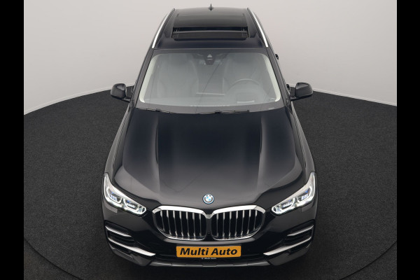 BMW X5 xDrive45e X Line PHEV 395pk Dealer O.H. | Trekhaak Af Fabriek | Panodak | Luchtvering | Head Up | Camera | Lederen Sportstoelen Memory & Verwarmd | Adaptief Onderstel | Sfeerverlichting | Keyless | Blis | Hifi | Plug In Hybrid |