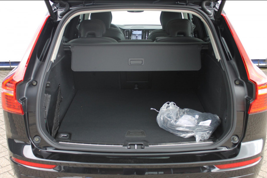 Volvo XC60 T8 455PK Automaat Plug-in hybrid AWD Plus Dark Adaptieve Cruise control / Semi elektrisch wegklapbare trekhaak / Google Infotainment / Panoramisch schuif-kanteldak