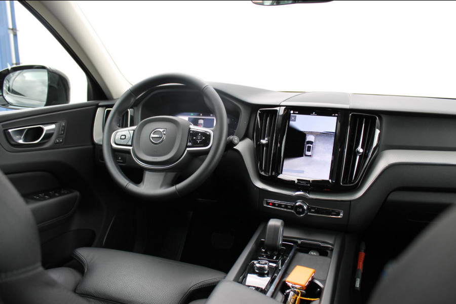 Volvo XC60 T8 455PK Automaat Plug-in hybrid AWD Plus Dark Adaptieve Cruise control / Semi elektrisch wegklapbare trekhaak / Google Infotainment / Panoramisch schuif-kanteldak