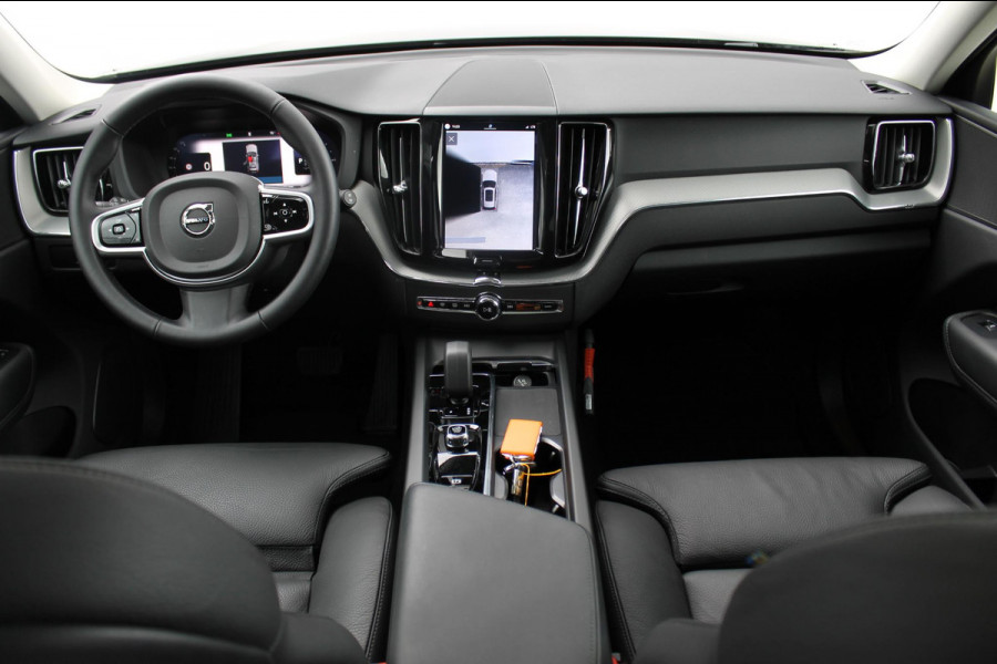 Volvo XC60 T8 455PK Automaat Plug-in hybrid AWD Plus Dark Adaptieve Cruise control / Semi elektrisch wegklapbare trekhaak / Google Infotainment / Panoramisch schuif-kanteldak
