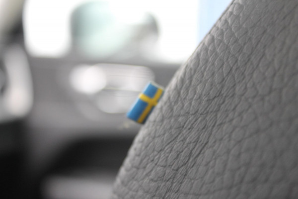 Volvo XC60 T8 455PK Automaat Plug-in hybrid AWD Plus Dark Adaptieve Cruise control / Semi elektrisch wegklapbare trekhaak / Google Infotainment / Panoramisch schuif-kanteldak