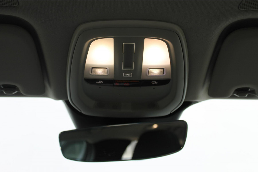 Volvo XC60 T8 455PK Automaat Plug-in hybrid AWD Plus Dark Adaptieve Cruise control / Semi elektrisch wegklapbare trekhaak / Google Infotainment / Panoramisch schuif-kanteldak