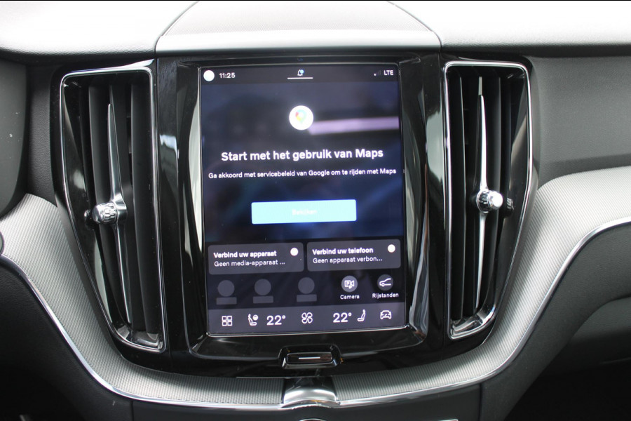 Volvo XC60 T8 455PK Automaat Plug-in hybrid AWD Plus Dark Adaptieve Cruise control / Semi elektrisch wegklapbare trekhaak / Google Infotainment / Panoramisch schuif-kanteldak