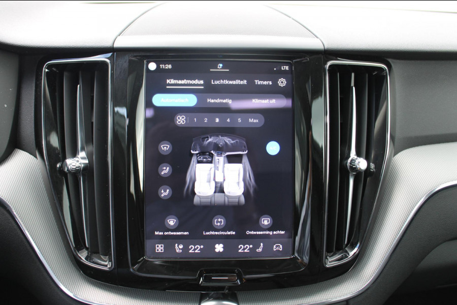 Volvo XC60 T8 455PK Automaat Plug-in hybrid AWD Plus Dark Adaptieve Cruise control / Semi elektrisch wegklapbare trekhaak / Google Infotainment / Panoramisch schuif-kanteldak