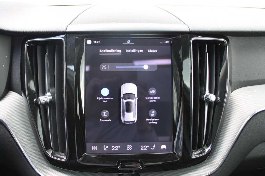 Volvo XC60 T8 455PK Automaat Plug-in hybrid AWD Plus Dark Adaptieve Cruise control / Semi elektrisch wegklapbare trekhaak / Google Infotainment / Panoramisch schuif-kanteldak