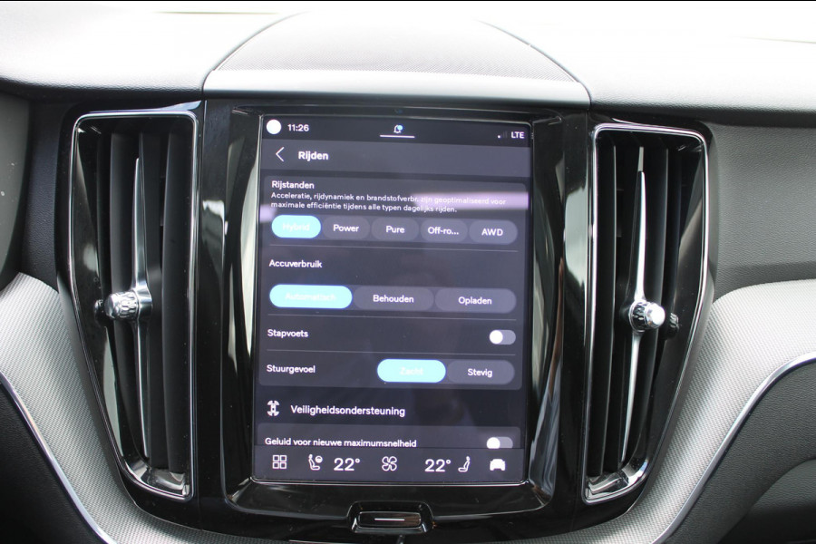 Volvo XC60 T8 455PK Automaat Plug-in hybrid AWD Plus Dark Adaptieve Cruise control / Semi elektrisch wegklapbare trekhaak / Google Infotainment / Panoramisch schuif-kanteldak