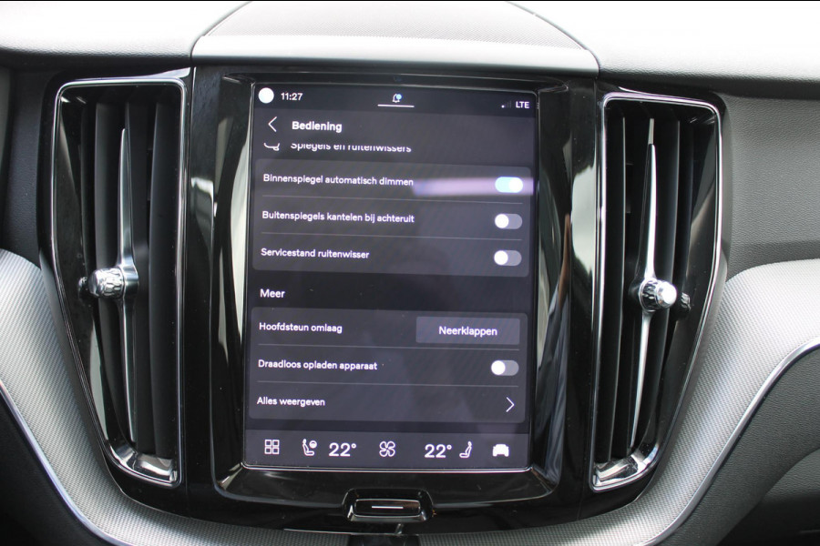 Volvo XC60 T8 455PK Automaat Plug-in hybrid AWD Plus Dark Adaptieve Cruise control / Semi elektrisch wegklapbare trekhaak / Google Infotainment / Panoramisch schuif-kanteldak