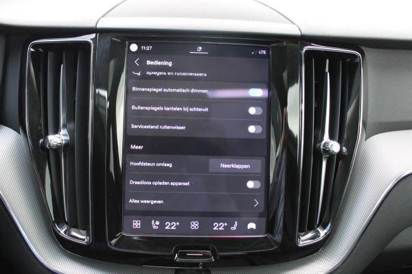 Volvo XC60 T8 455PK Automaat Plug-in hybrid AWD Plus Dark Adaptieve Cruise control / Semi elektrisch wegklapbare trekhaak / Google Infotainment / Panoramisch schuif-kanteldak