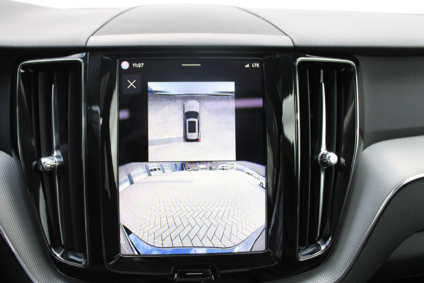Volvo XC60 T8 455PK Automaat Plug-in hybrid AWD Plus Dark Adaptieve Cruise control / Semi elektrisch wegklapbare trekhaak / Google Infotainment / Panoramisch schuif-kanteldak