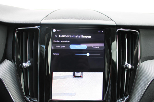 Volvo XC60 T8 455PK Automaat Plug-in hybrid AWD Plus Dark Adaptieve Cruise control / Semi elektrisch wegklapbare trekhaak / Google Infotainment / Panoramisch schuif-kanteldak