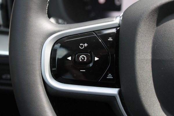 Volvo XC60 T8 455PK Automaat Plug-in hybrid AWD Plus Dark Adaptieve Cruise control / Semi elektrisch wegklapbare trekhaak / Google Infotainment / Panoramisch schuif-kanteldak
