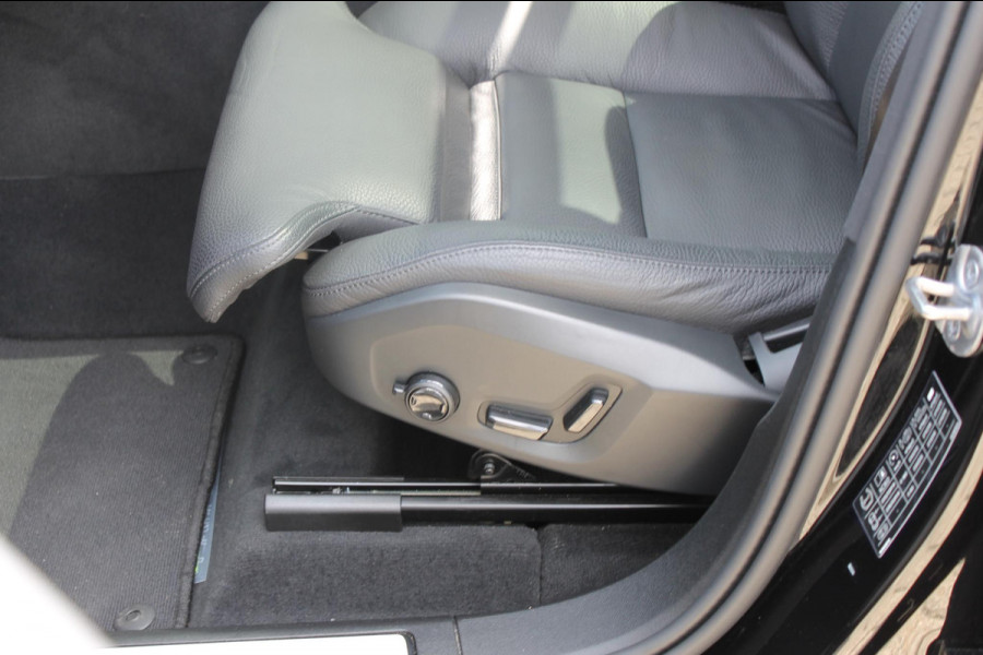Volvo XC60 T8 455PK Automaat Plug-in hybrid AWD Plus Dark Adaptieve Cruise control / Semi elektrisch wegklapbare trekhaak / Google Infotainment / Panoramisch schuif-kanteldak