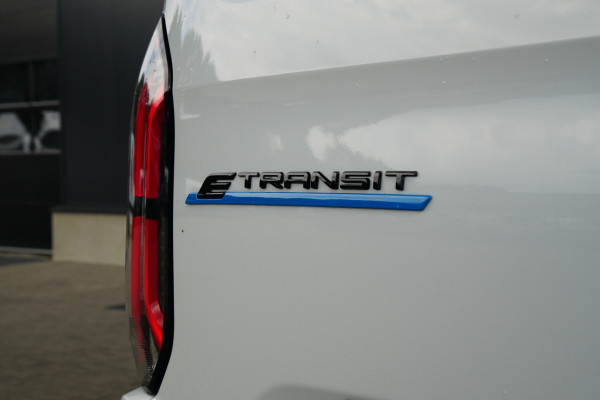 Ford E-Transit Custom 320 L1H1 Limited 71 kWh 218pk - 2x Schuifdeur - Trekhaak - Pro Power - Camera - Carplay - Rijklaar