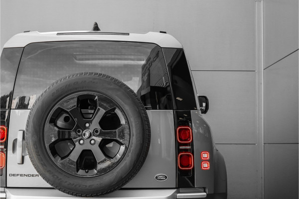 Land Rover Defender 110 2.0 D240 110 HSE 7-Pers Pano Trekhaak ACC Meridian